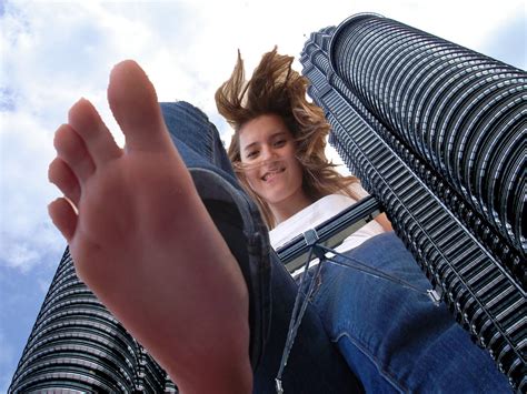 Giantess Videos .